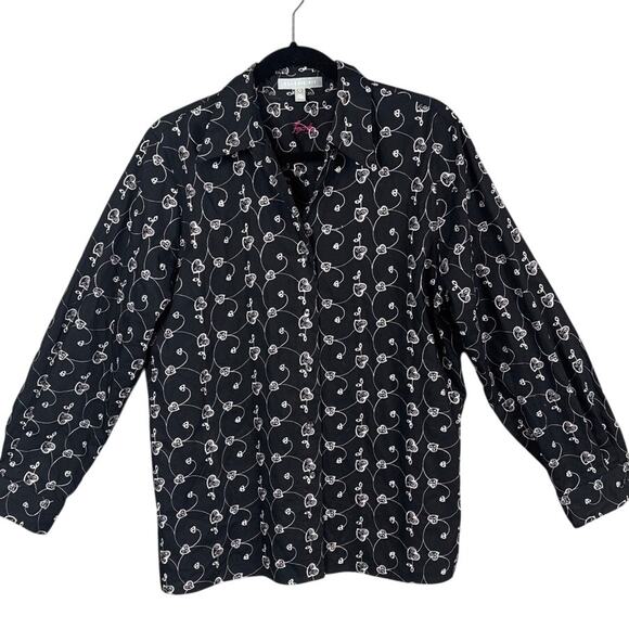 Foxcroft Women’s Button Up Shirt Black Eyelet Embroidered Hearts Pattern 14 - Picture 1 of 8